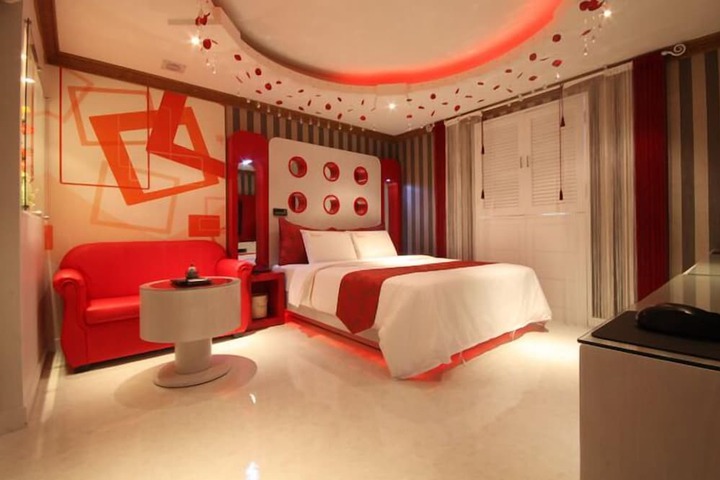 Room 18 of 33