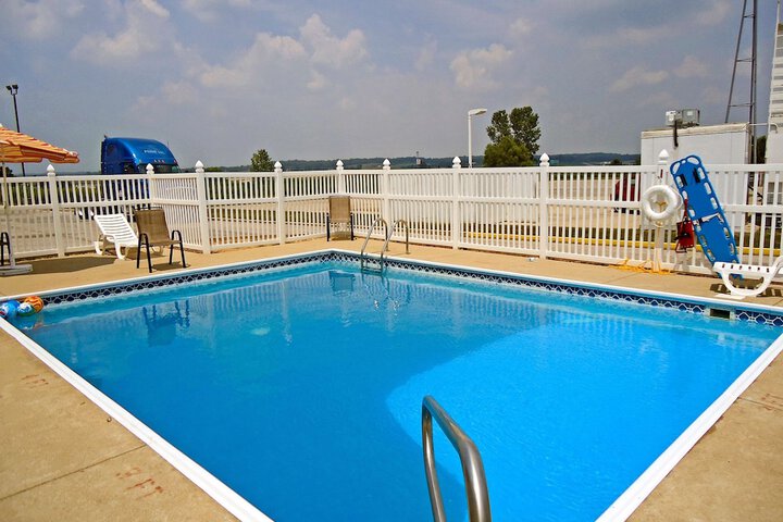 Pool 25 of 34