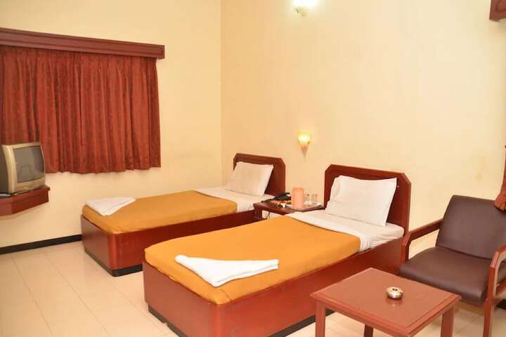 Room 4 of 16