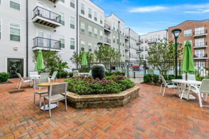 Hotel Exterior 10 of 61