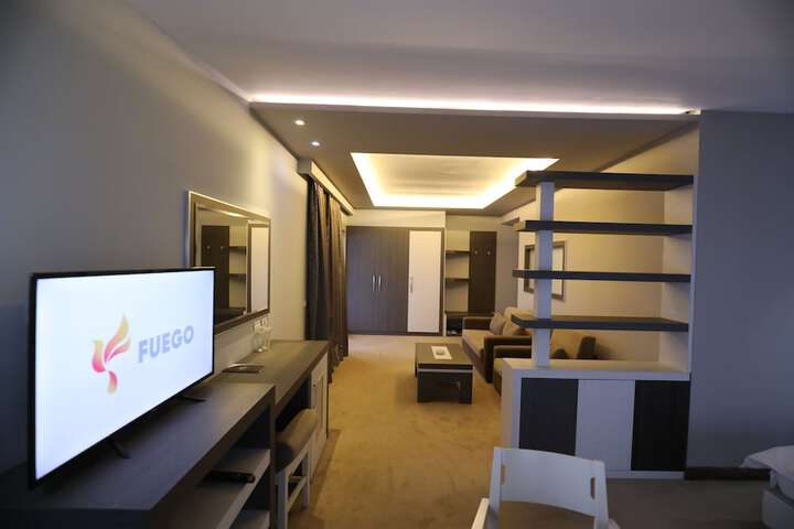 Room 6 of 86