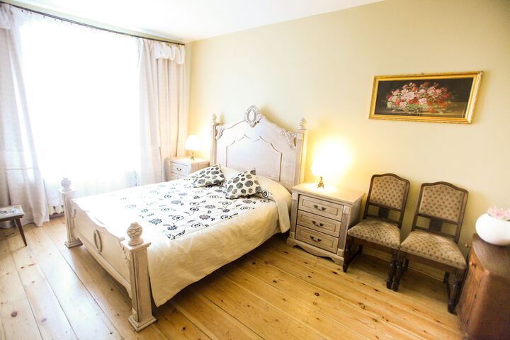 Room 6 of 92