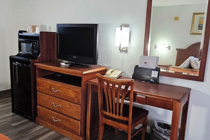 Room 10 of 33