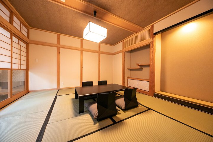 Room 8 of 110