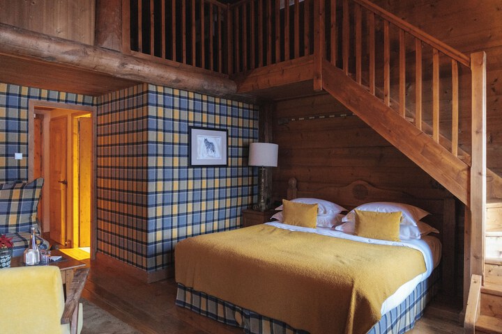 Room 42 of 156