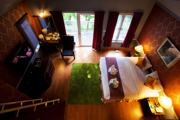 Room 33 of 194