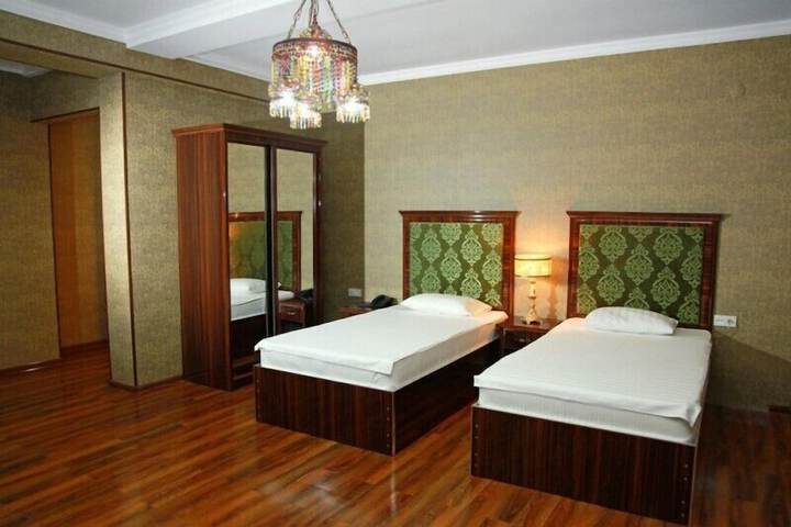 Room 9 of 32