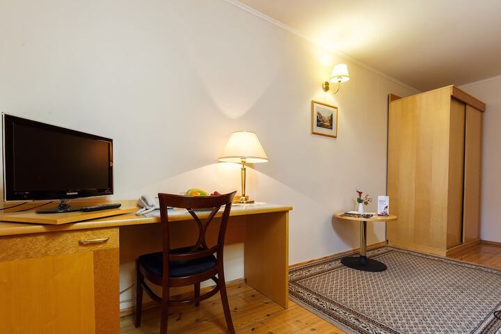 Room 32 of 64
