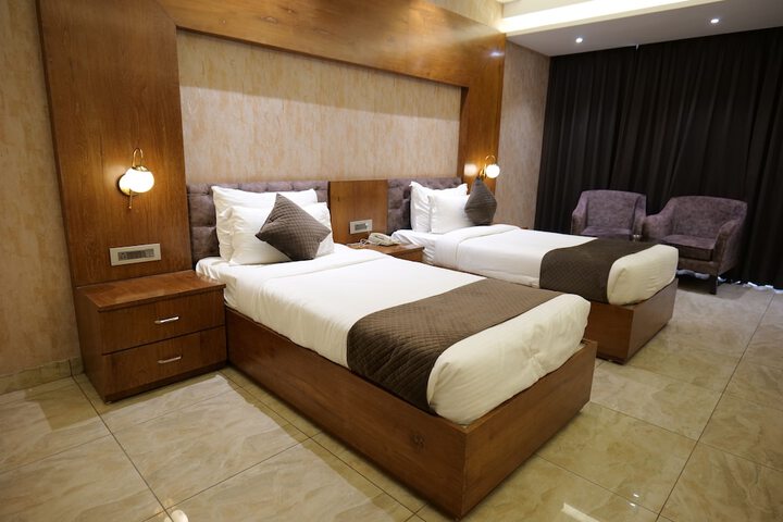 Room 10 of 37