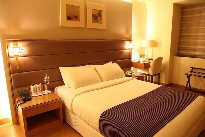 Room 7 of 25