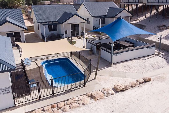 Pool Hotel