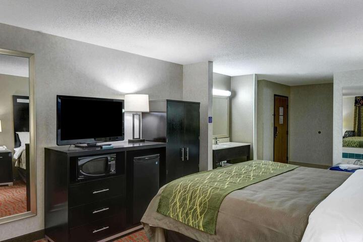 1 King Bed (12 of 12)