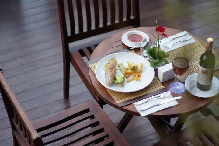 Dining 37 of 47