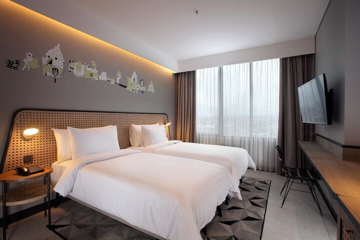 Room 5 of 32
