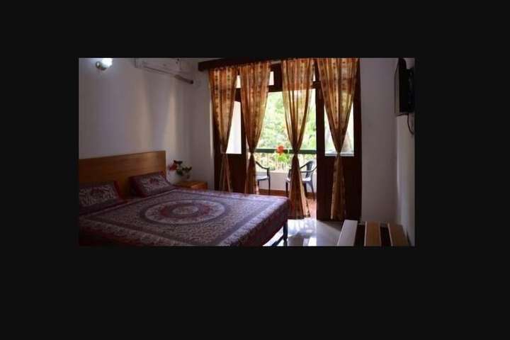 Room 6 of 65