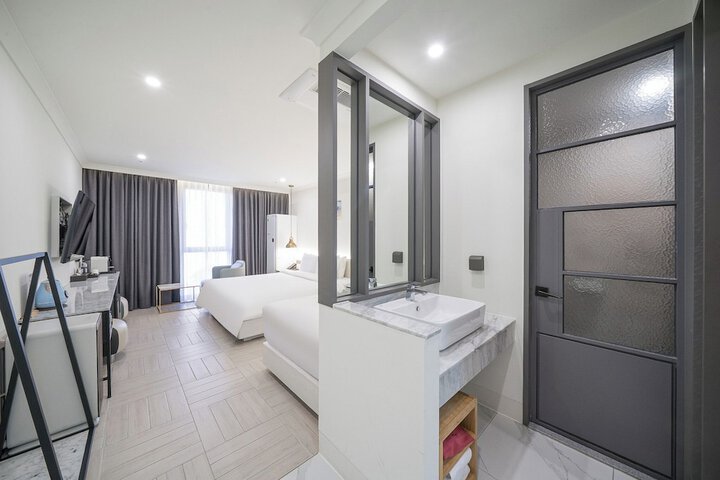 Room 25 of 83