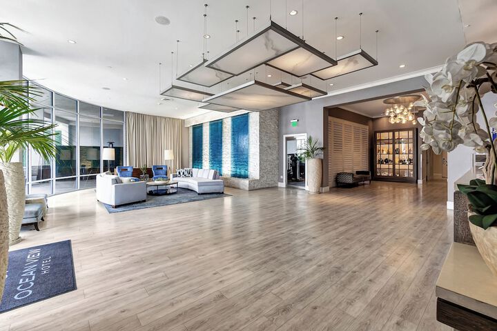 Lobby lounge
