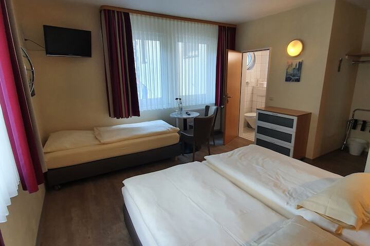 Room 10 of 46