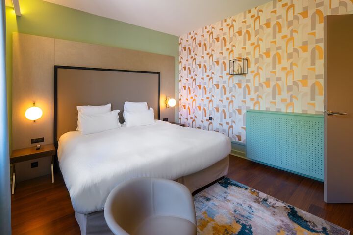 Room 5 of 111