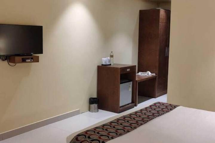 Room 6 of 25
