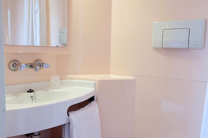 Room 36 of 61