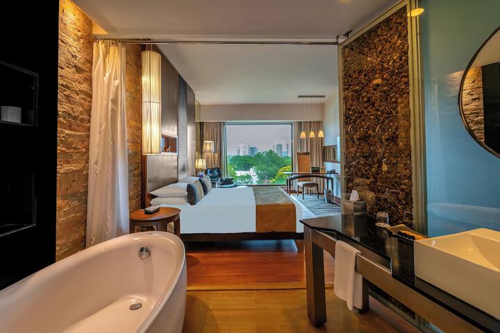 Room 21 of 77