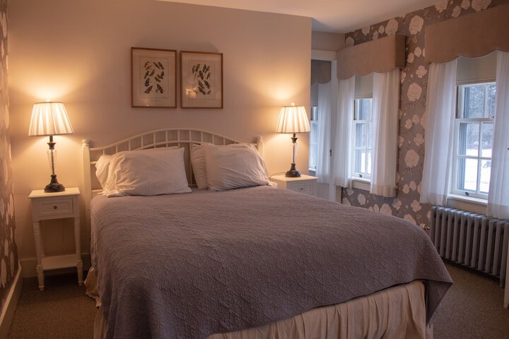 Classic Queen Bed (4 of 15)