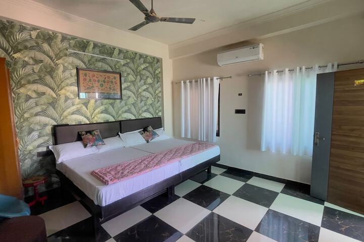 Room 15 of 22