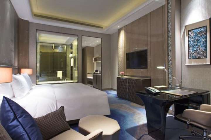 Room 3 of 74