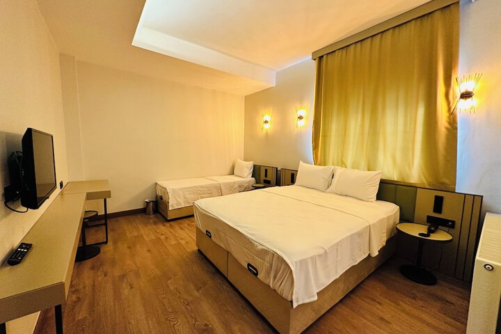 Room 4 of 27