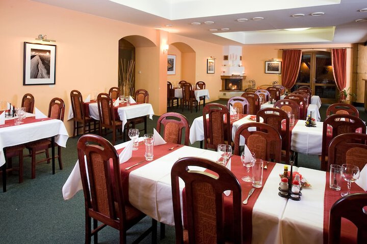 Dining 77 of 99