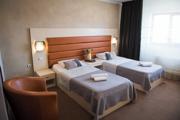 Room 49 of 80