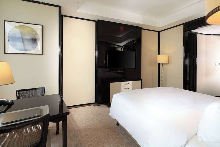 Room 16 of 43