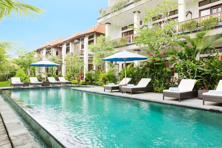Hotel Pool