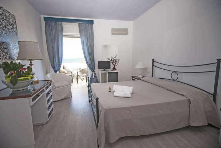 Room 10 of 36