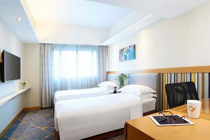 Room 10 of 43