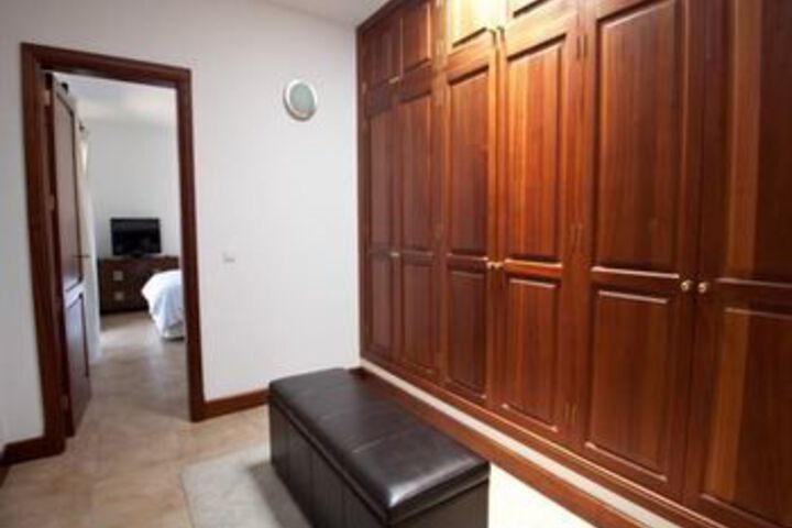 Room 6 of 13