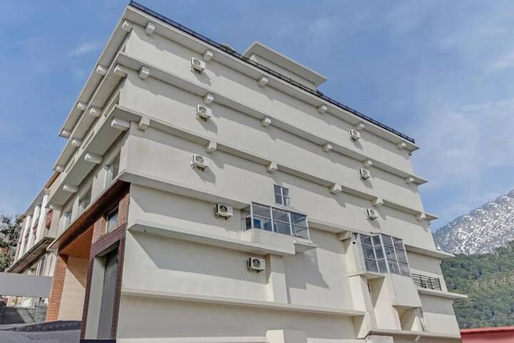 Goroomgo Hotel New Vaikunth Dharamshala