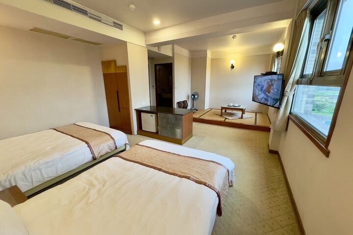 Room 19 of 48