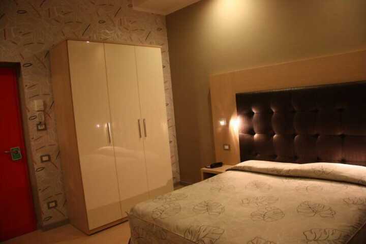 Room 21 of 66