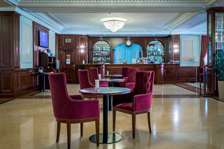 Entrance & Lobby