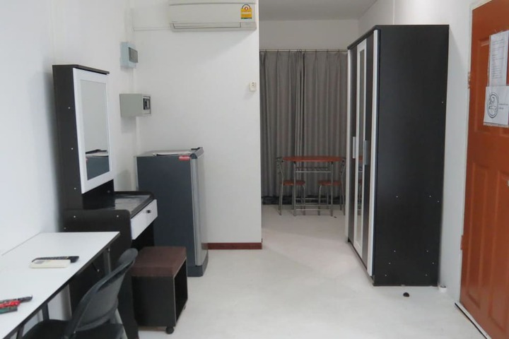 Room 4 of 16