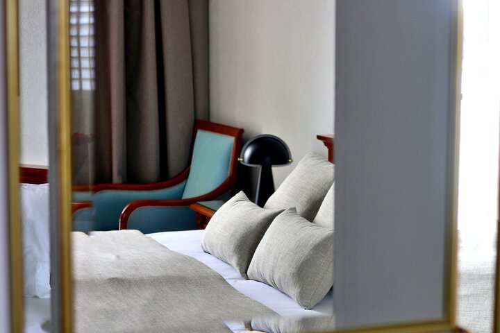 Room 25 of 193