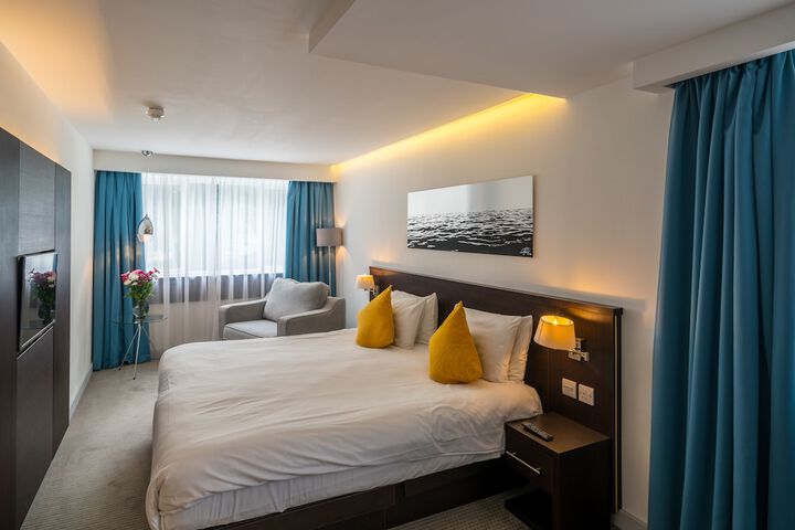 Room 8 of 33
