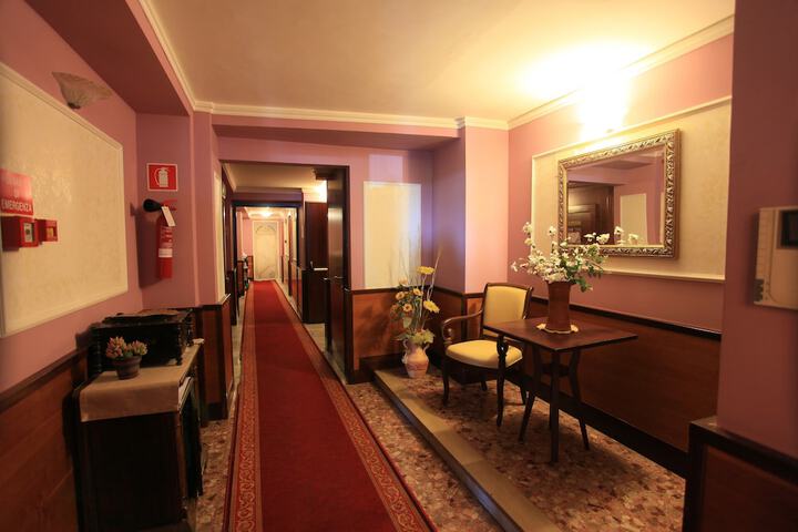 Ballroom/Hall 67 of 133