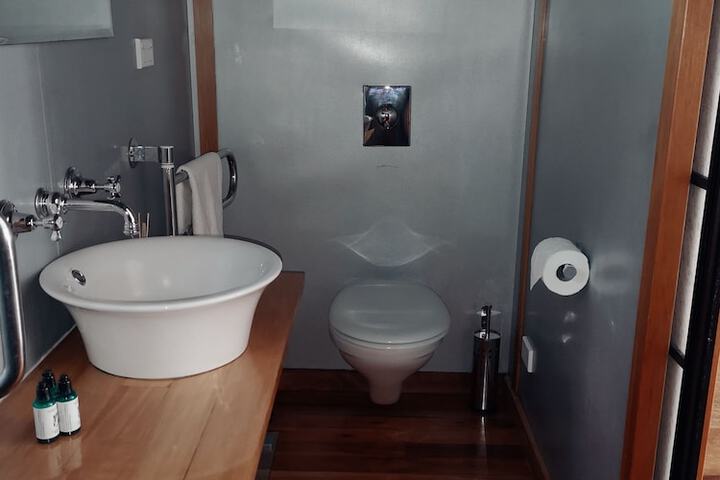 Room 17 of 24