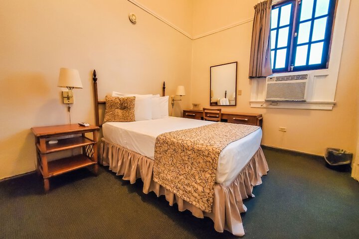 Room 13 of 43