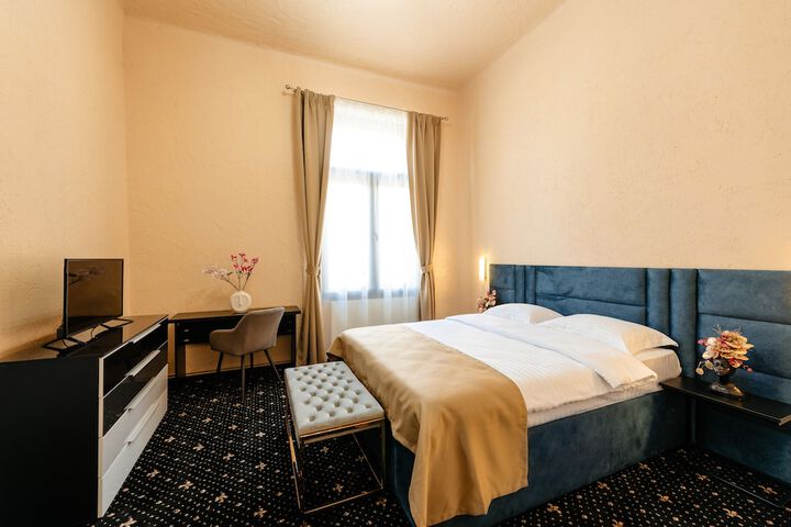 Room 15 of 29
