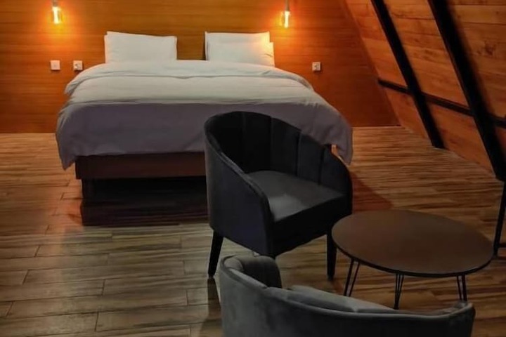 Room 27 of 42