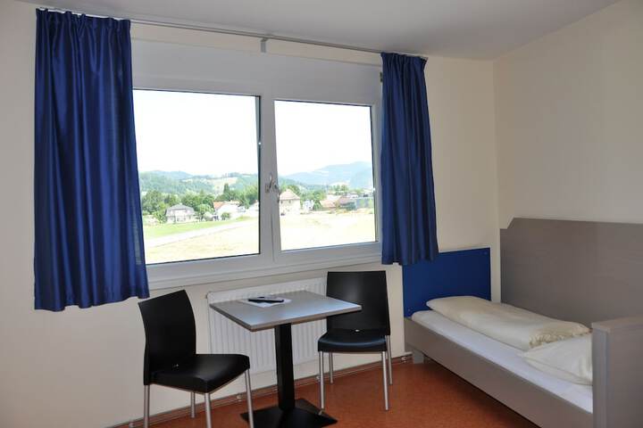 Room 6 of 38